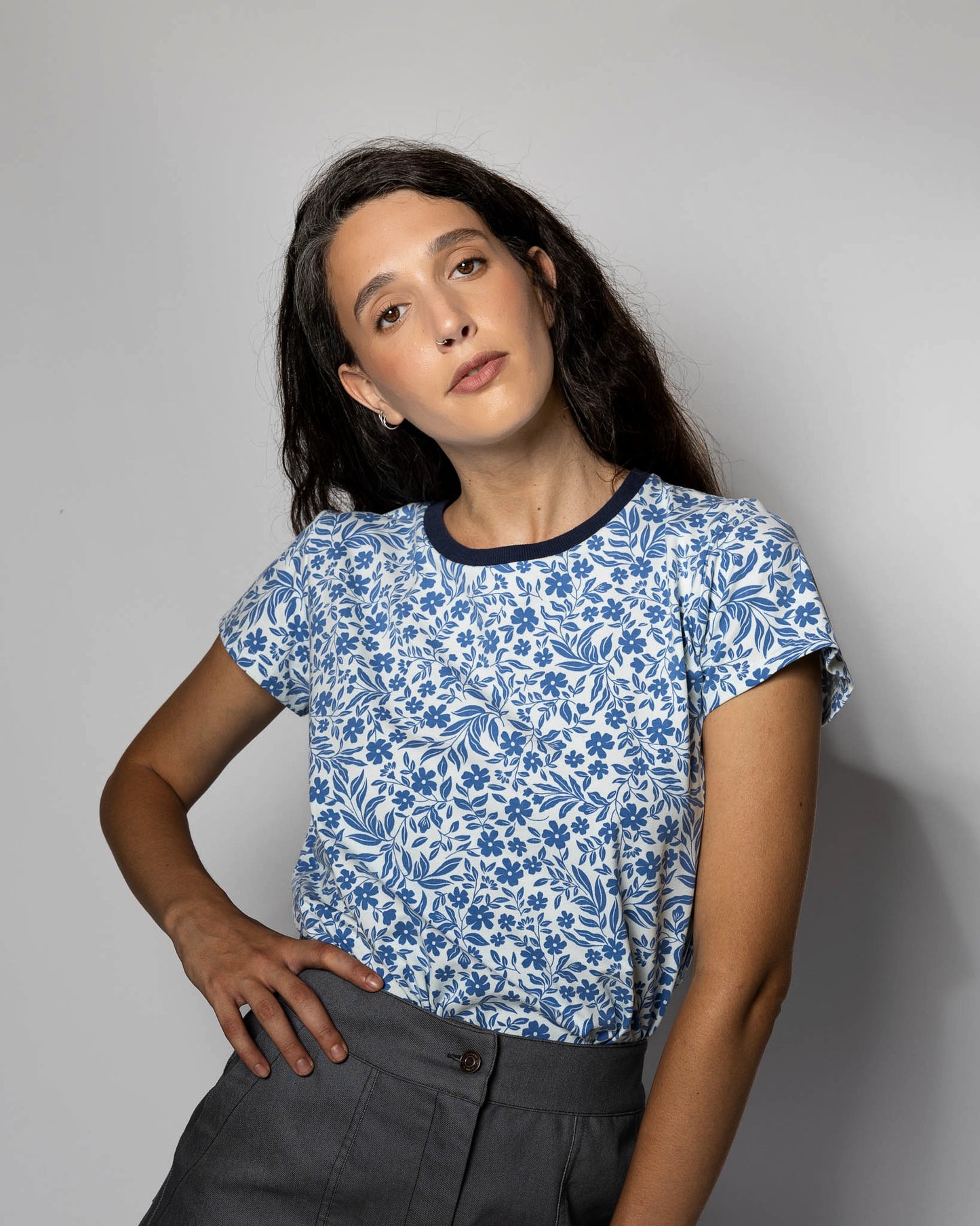 חולצת ליב- פריחה כחולה
